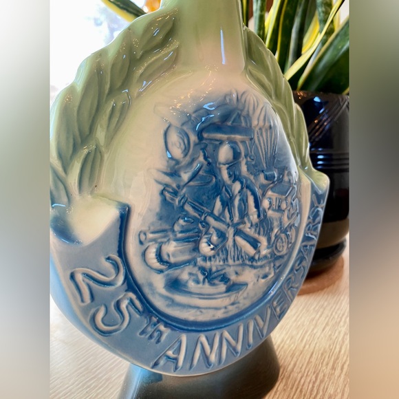 Vintage Jim Beam Whiskey Decanter, 1969, WWII American Vets - Picture 8 of 10